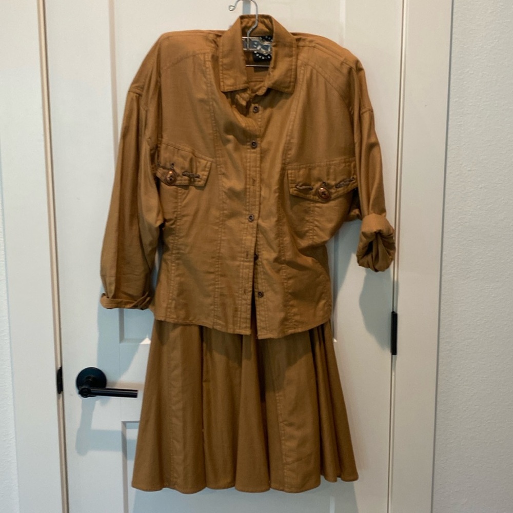 Jane Tise Cotton Top and Skirt.  3/4 Sleeve.  Shirt is long‎